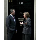 Tony Blair recibe a Ángela Merkel en el 10 de Downing Street