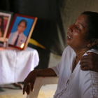 Una mujer llora la muerte de su hijo de 13 años, fallecido en el ataque a la iglesia de San Sebastián, en Negombo (Sri Lanka).
