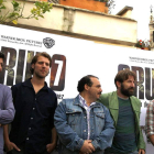 Alberto Rodríguez con los actores de ‘Grupo 7’.