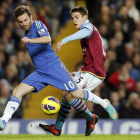 Juan Mata, a la izquierda, fue el más activo de los jugadores españoles en la Premier.