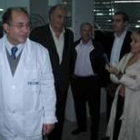 Isabel Carrasco, durante la visita a la planta embotelladora de agua mineral de Palacios