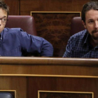 Pablo Iglesias e Íñigo Errejón, en el pleno del Congreso del 27 de septiembre.