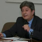 Luis Pastrana, pronunciando una de las tantas conferencias que ofreció