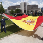 Autoridades y responsables institucionales asisten a un homenaje a la bandera española en León con motivo de la Semana de las Fuerzas Armadas