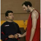 Javi de Grado, segundo entrenador de Climalia León, dialoga con Dani García
