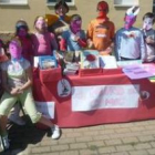 Los alumnos del CRA Vegacemar con las caretas de los personajes de los libros.