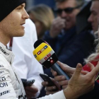 Nico Rosberg atiende a la prensa tras la sesión matinal en Montmeló.