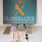 Aspecto del material decomisado en la actuación de la Guardia Civil