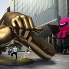 Imagen generada por ordenador que muestra la futura escultura de metal dedicada a Psy y su vídeo de la canción 'Gangnam style'.