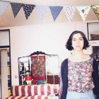 Laura Martínez del Pozo posa en uno de los rincones de su tienda-taller, ubicada en la calle Noviciado de la capital madrileña.