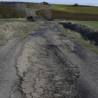 Imagen del mal estado que presenta la carretera de Joarilla de las Matas. ACACIO DÍAZ