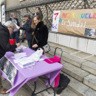 Protesta en Botines, ayer con motivo del día mundial de la salud. FERNANDO OTERO PERANDONES