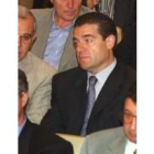 Álvarez en una asamblea de la Caja, en 1999