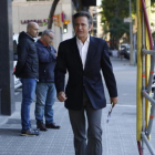 Josep Pujol Ferrusola, este viernes, a su llegada a los estudios de Catalunya Ràdio para la entrevista que ha concecido.