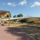 La nueva pasarela sobre el río Bernesga a su paso por León, que une el barrio de Eras de Renueva y el Área 18.