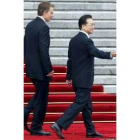 Tony Blair acompañado por el ministro chino Wen Jiabao