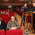 Los policías preparando ayer la charla informativa.
