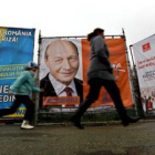 Imagen de los carteles electorales con los tres candidatos a la presidencia.