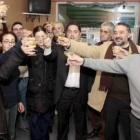 Los vecinos de Cuadros brindaron tras la liberación de la cooperante leonesa Mercedes García