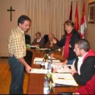 El nuevo concejal de IU, José Manuel González, tomó posesión de su cargo político en el pleno
