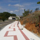 La acera de 150 metros de longitud conecta las calles Astorga y Polideportivo y tiene 3 metros de ancho. DL