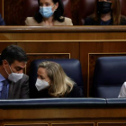 Pedro Sánchez, Nadia Calviño y Yolanda Díaz ayer en el Congreso, en el debate de las enmiendas a los Presupuestos. JUAN CARLOS HIDALGO