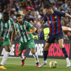 Lewandowski anotó uno de los goles del Barcelona al Betis. ALBIR