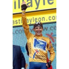 Manuel Beltrán festejó su primer jersey amarillo en la Vuelta a España