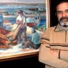 El artista posa delante de una de sus obras