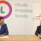 Álvarez y Peyuca, ayer durante la firma del convenio. DL