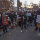 Concentración del Sindicato de Llogaters frente a la sede del PSC para pedir la regulación de los precios de los alquileres.
