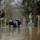 El agua del Sena inunda las calles de la comuna de Villeneuve-Saint-Georges en el sureste de Paris, Francia
