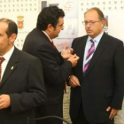 Celemín, José Luis Ramón y el delegado de la Junta, en un encuentro en la sede comarcal.