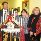 Isabel Carrasco, junto a representantes del centro asistencial de la capital.