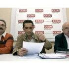 El delegado de CC.OO. en el comité, Roberto Martínez, Vicente Andrés, y el adjunto de Acción Sindica