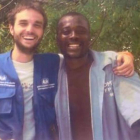 Pau Pérez con un compañero en Haití