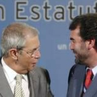 Emilio Pérez Touriño y Anxo Quintana, tras firmar el acuerdo sobre la reforma estatutaria de Galicia