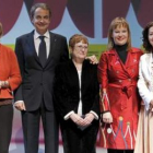 Zapatero y Pajín, junto a las premiadas por la promoción de los valores de igualdad.