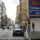 Imagen del surtidor de Repsol en Padre Isla con más de un siglo de vida