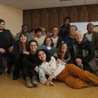 Personas pertenecientes a las tres asociaciones que desarrollan la última etapa del proyecto europeo 100 Voix esta semana en La Fontana. FERNANDO OTERO