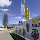 Acceso a la factoría de Renault en Valladolid. NACHO GALLEGO