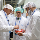 El consejero de Industria, Mariano Veganzones, visita Lactiber León para conocer los avances en I+D+i y en seguridad alimentaria. JCYL