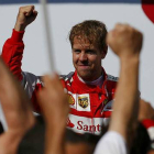 El ganador, Sebastian Vettel, celebrando su victoria en el Gran Premio de F1 en Hungría.