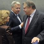 Elena Salgado, el ministro de finanzas de Bélgica, Didier Reynders, y el griego, Venizelos.