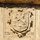 Escudo que confirma la leyenda de la Dama de Arintero