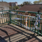 Estado deteriorado que presenta la pasarela peatonal.