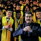 Maduro en la graduación de estudiantes de medicina en Caracas.
