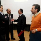 Los participantes en el encuentro, antes de la conferencia