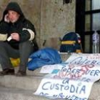 Juan Campos, antes de afrontar la tercera noche a las puertas de los juzgados de León