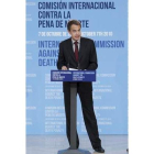 Zapatero durante la presentación de la comisión.